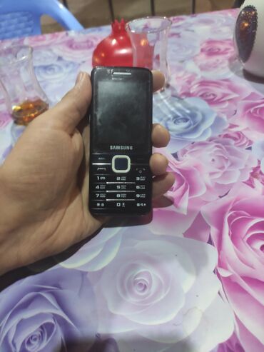 qeydiyyatsız telefonlar: Samsung B2700