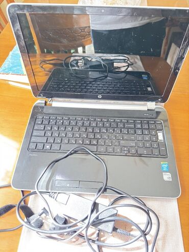 i̇p kamera: HP Pavilion noutbuk - Ekran: təxminən 15.6" LED (parlaq səth) -