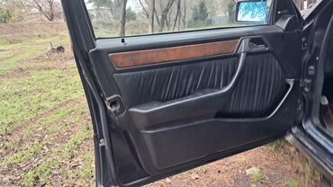 Mercedes-Benz: Mercedes-Benz E 230: 2.3 l | 1990 il Sedan — 8