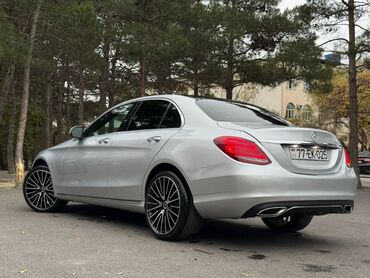 Mercedes-Benz: Mercedes-Benz 200: 2 l | 2015 il Sedan