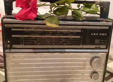 işləmiş kamera: Əntiq VEF 202 portativ radio qəbuledicisi Kolleksiyaçılar və retro
