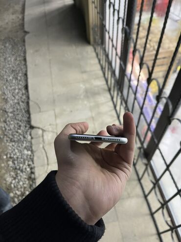 Apple iPhone: IPhone SE 2020, 128 GB, Ağ, Barmaq izi — 9