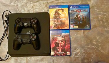 PS4 (Sony Playstation 4): Playstation 4. 1TB yaddaş, iki orijinal pult. God Of War, Mortal