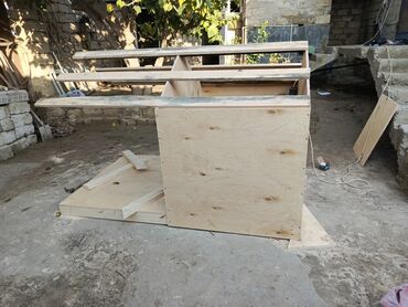 Yuvalar: Taxta it evi (yığılma mərhələsində) - Material: qalın kontrplak və — 3