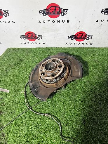 abs audi: Ступица в сборе с тормозным щитом и механизмом стояночного тормоза — 1
