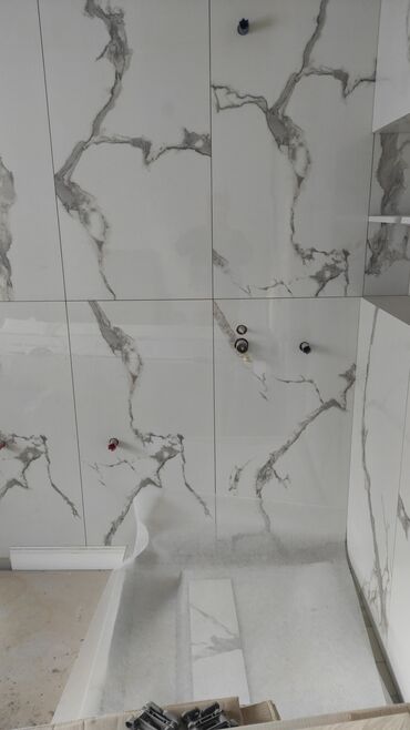 Укладка плитки: Подготовка стен для укладки, Подготовка стен для грунтовки, Резка плитки | Керамическая плитка, Керамогранитая плитка, Мозаичная плитка | Вертикальная укладка, Диагональная укладка, Горизонтальная укладка Больше 6 лет опыта — 26