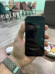 iphone 8 qırıq: IPhone 8, 64 GB