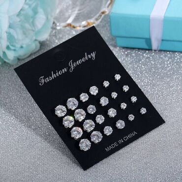 серьги и кольцо с бриллиантом: Серьги женские с фианитами - 12 пар