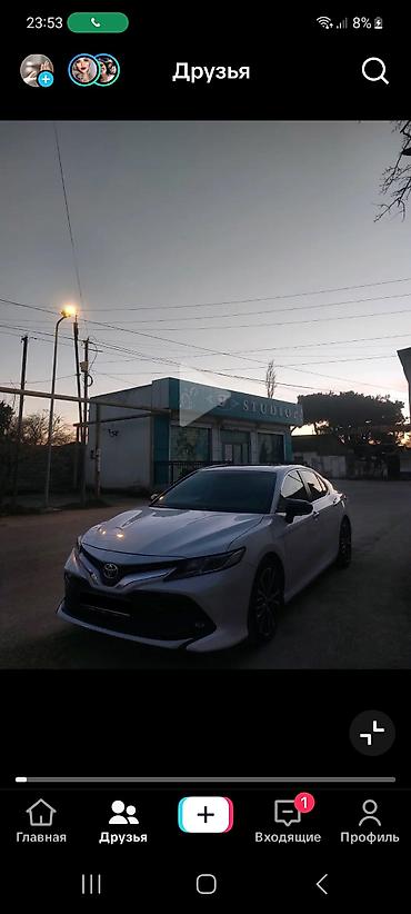 toyota corolla satilir: Toyota Camry – ağ rəngli sedan - Korpus: aerodinamik dizaynlı — 1