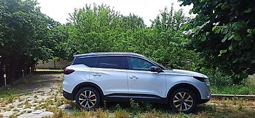 chery fulwin: Chery Tiggo 7 Pro – ağ rəngli, qara panoramik damlı kompakt krossover — 2