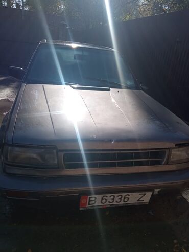 Nissan: Nissan Bluebird: 1989 г., 2 л, Механика, Дизель, Хэтчбэк