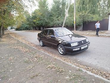 Volkswagen Vento: 1993 г., 1.8 л, Механика, Бензин, Седан
