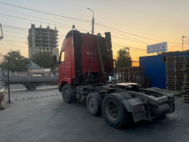 Тягачи: Тягач, Volvo, Тентованный — 3