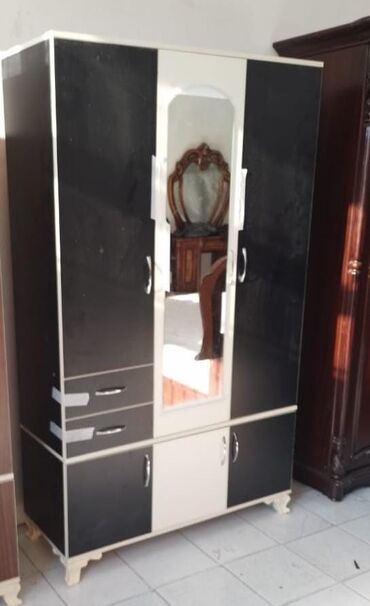 Dolablar: Yeni, Açılan, 3 qapılı Düz dolab, Qarderob, paltar dolabı, Azərbaycan -da lalafo.az — 28 Dolablar: Yeni, Açılan, 3 qapılı Düz dolab, Qarderob, paltar dolabı, Azərbaycan — 28