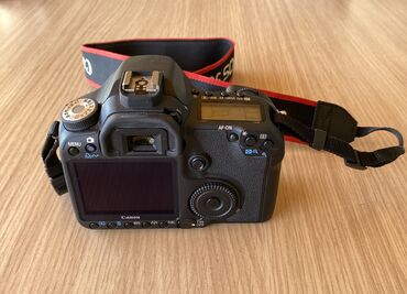crvena halina opoliestera i svilenim detaljbez leda: Polovno Prodajem fotoaparat Canon 50D (Telo). Fotoaparat je u odličnom