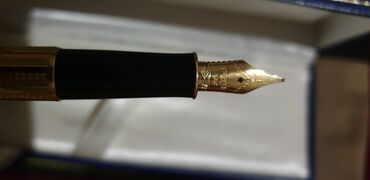 Наборы украшений: Набор из трех перьевых ручек в фирменных коробках. Состав: - Sheaffer — 3