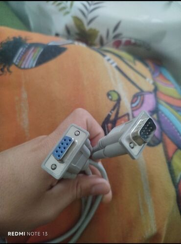 Null modem kabel 1 metr – 5 AZN; RGB/VGA kabel 1,5 m. Orijinal
