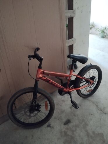 Uşaq/yeniyetmələr üçün BMX tərzli velosiped - Rəng: narıncı karkas