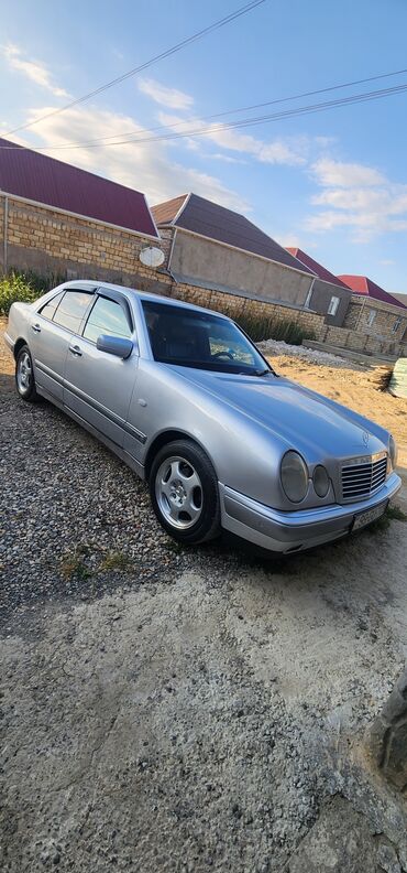 Mercedes-Benz: Mercedes-Benz E 240: 2.4 l | 1998 il Sedan
