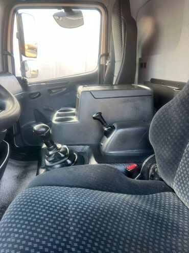 Mercedes-Benz: Mercedes-Benz 230: 4.3 l | 2012 il Sedan — 8