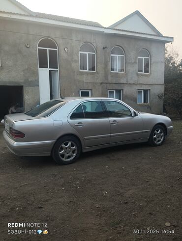 Mercedes-Benz: Mercedes-Benz E 220: 2.2 l | 2001 il Sedan — 11