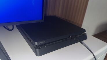 ps4 oyun disk: Ps4 slim ideal vezietde 1tb,2 pultve hediye 1 disk