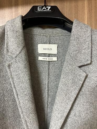 Верхняя одежда: Женское пальто Vicolo, HAND MADE - Цвет: светло-серый меланж - Крой — 2