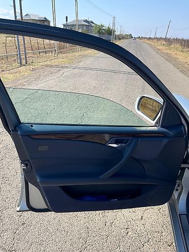 Mercedes-Benz: Mercedes-Benz E-Class: 2.4 l | 2000 il Sedan — 12