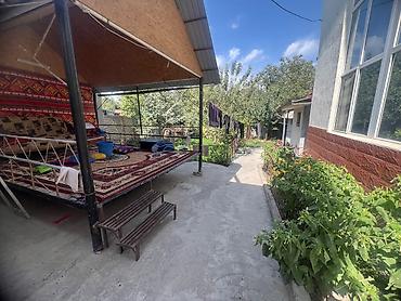 Продажа коттеджей и домов: Продается дом в селе орто-сай, участок 11 соток, в участке 2 дома 1-но — 11