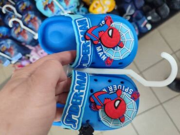 Papuče: Prelepe decije papuce 
Vel 18-35
1600 din
sd
szd — 18