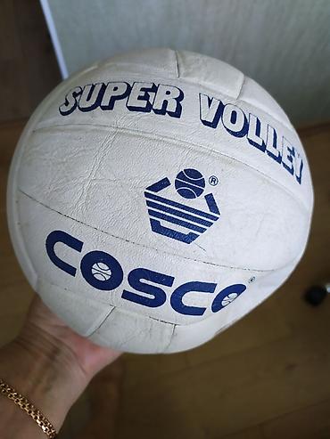Продаю волейбольный мяч "COSCO" времён СССР, новый. 
цена 2000 сом