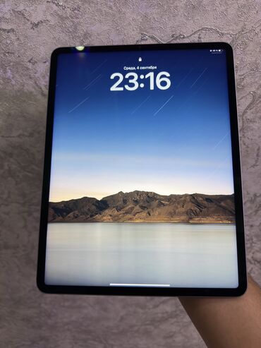 чехол ipad pro: Планшет, Apple, память 256 ГБ, 15" - 16", Wi-Fi, Б/у, Классический цвет - Серебристый