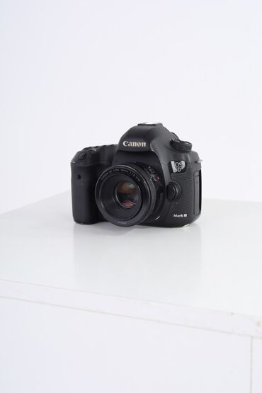 Фотоаппараты: Продаю срочно Canon Mark 3