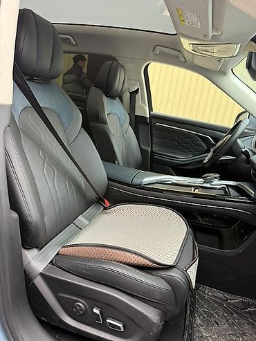 Voyah: Voyah : 2022 г., 1.5 л, Гибрид, Кроссовер — 10