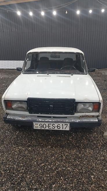 vaz 2107 tekeri: VAZ 2107, ağ rəng, sedan gövdə (4 qapı). Mexaniki ötürmə, arxa — 1