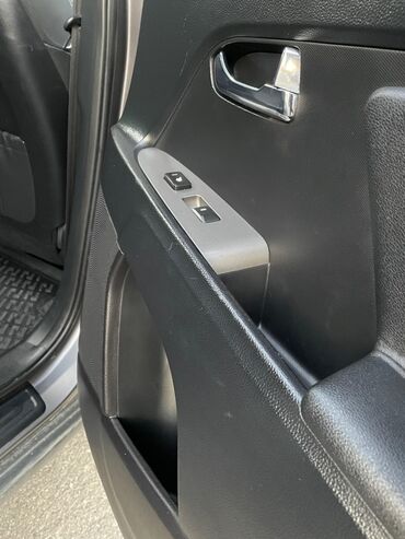 Kia: Kia Sportage: 2 l | 2014 il Krossover — 18