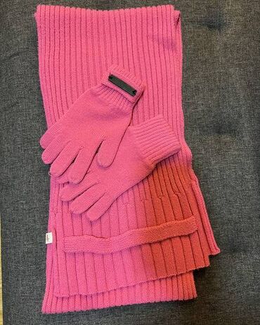 Rukavice: Zimski set Puma u roze boji: topao šal i udobne rukavice, savršen za