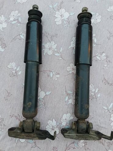 Auto delovi: Prednji amortizer Lada 7 Riva br.3. Polovno, kao novo. Malo bilo na — 10