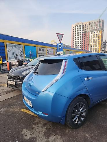 mini ev: Nissan Leaf: 2012 г., Автомат, Электромобиль, Хэтчбэк — 2
