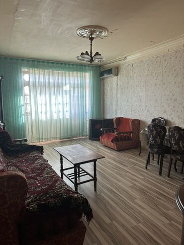 maşın kirayə: Geniş və işıqlı mənzil interyeri. Böyük zal və yataq otağı