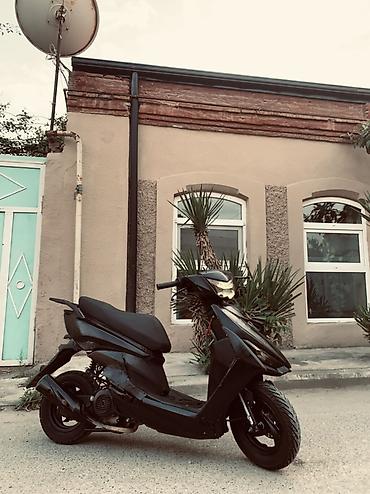 Skuter 80cc – şəhərdaxili gediş-gəliş üçün kompakt və çevik 2 təkərli