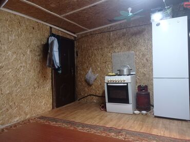 барачный дом: 2 м², 2 комнаты, Кухонная мебель