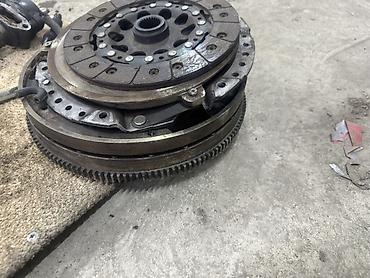 Двигатели, моторы и ГБЦ: Запчасть на мерседес w124 102 двигатель . Коленвал помпа, блок — 5