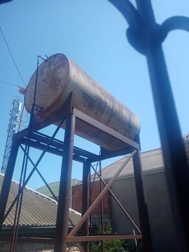 Boçkalar və çəlləklər: Bak, Metal, 10000 l l