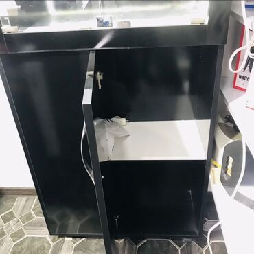 Bijuteriya vitrinləri: Ətir, aksesuar, bijuteriya vitrini Ünvan; Yeni Ramana, Şuşa şəhərciyi — 18