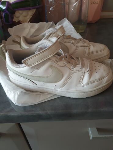 pertlanje patika: Nike, Size - 35