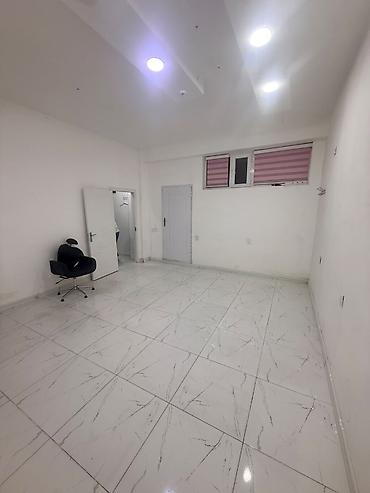 Təcili Nərmanovda uşaq stomatologiyasinin arxasında binanın altında