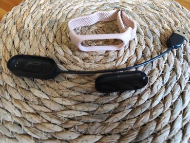 чехлы на редми нот 10: MiBand 4, в идеальном состоянии. Оригинал. Почти не использовали. В