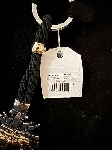 qizil burc klonlar: Time Deluxe markalı premium açarlıq təqdim olunur. Model üzərində — 4