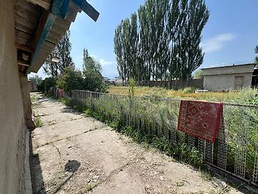 4: Ат Башыда, Ат Башы кочосундо ЭКИ YЙ сатылат. Участок 27 сотка. Yйдун — 2